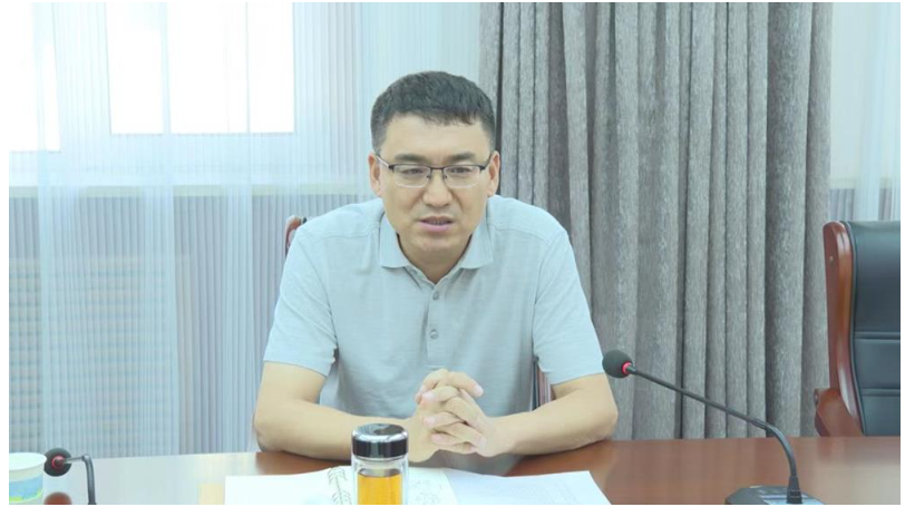 乳膠制品產(chǎn)業(yè)基地項(xiàng)目負(fù)責(zé)人就園區(qū)基本情況和目前建設(shè)進(jìn)度進(jìn)行介紹。山東正豐貿(mào)易、山西諾辰等公司就地企合作、產(chǎn)業(yè)發(fā)展進(jìn)行交流。