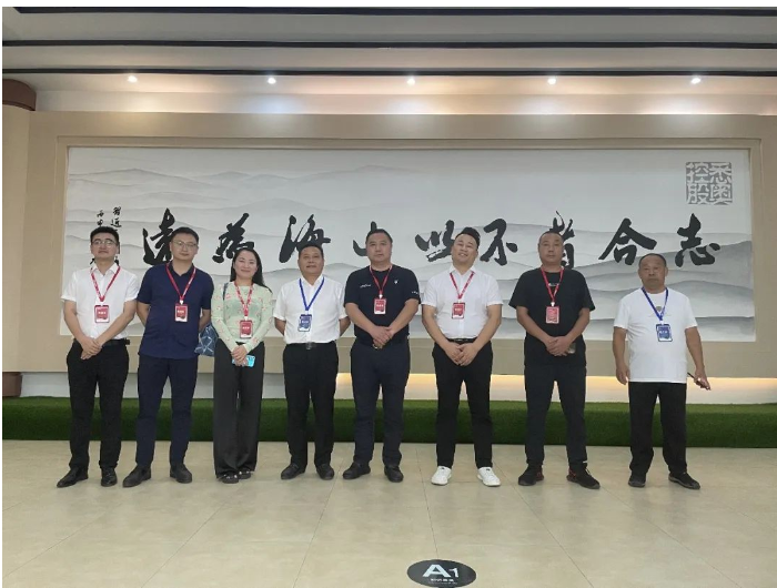 上海綠房置業(yè)相關(guān)領(lǐng)導(dǎo)到訪(fǎng)悉奧涂料考察