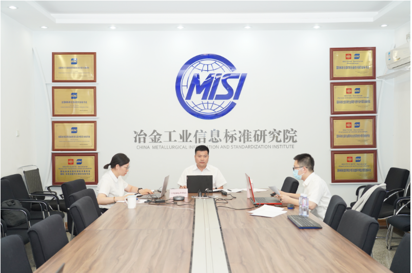 其中包括山東大業(yè)股份有限公司總經(jīng)理助理潘雷、胎圈技術(shù)部部長(zhǎng)竇衍君以及海外事業(yè)部副部長(zhǎng)張玉龍。