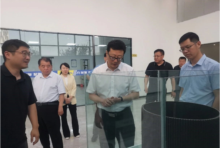 此次調(diào)研使久龍橡塑公司受到了更多關(guān)注，也為公司的發(fā)展指明了方向。