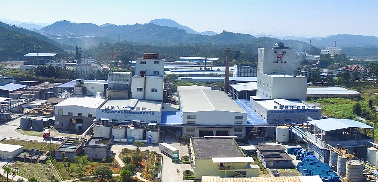 福建省三明市召開了一場民營經(jīng)濟發(fā)展座談會，旨在聽取民營企業(yè)對產(chǎn)業(yè)發(fā)展的意見和建議。在會上，三明正元化工有限公司的董事長曾土兒分享了該公司的發(fā)展歷程和關(guān)于白炭黑產(chǎn)業(yè)的見解。